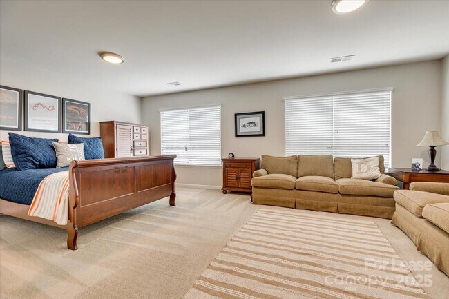 Building Photo - 1007 Kaiser Way