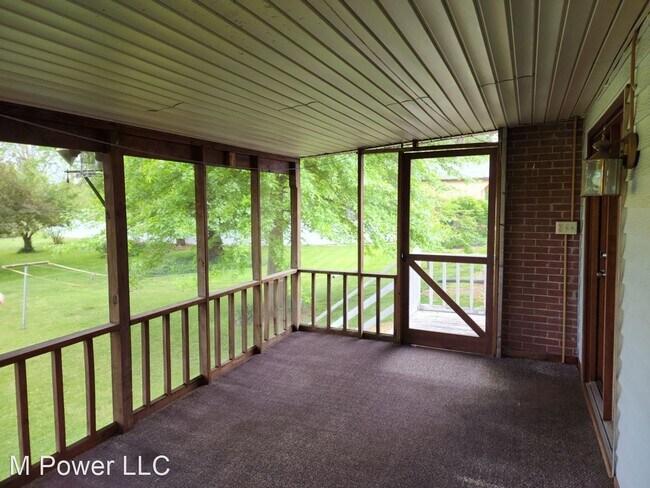 Building Photo - 2 br, 1.5 bath House - 390 College St.