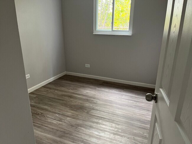 Building Photo - 1918 Ashland Ave