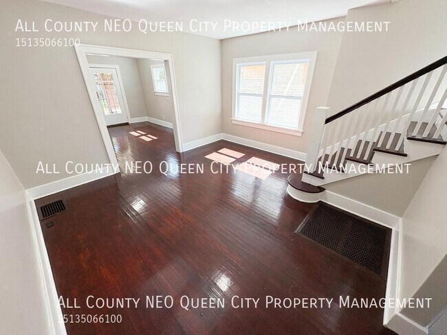 Building Photo - 223 W Parkwood Dr