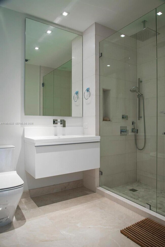 Building Photo - 1425 Brickell Ave