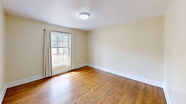 Building Photo - 6821 View Way Dr