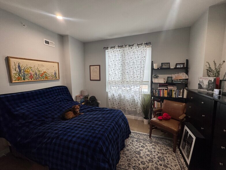 Building Photo - 719 Winton St