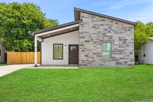 Building Photo - 510 Carol Crest St