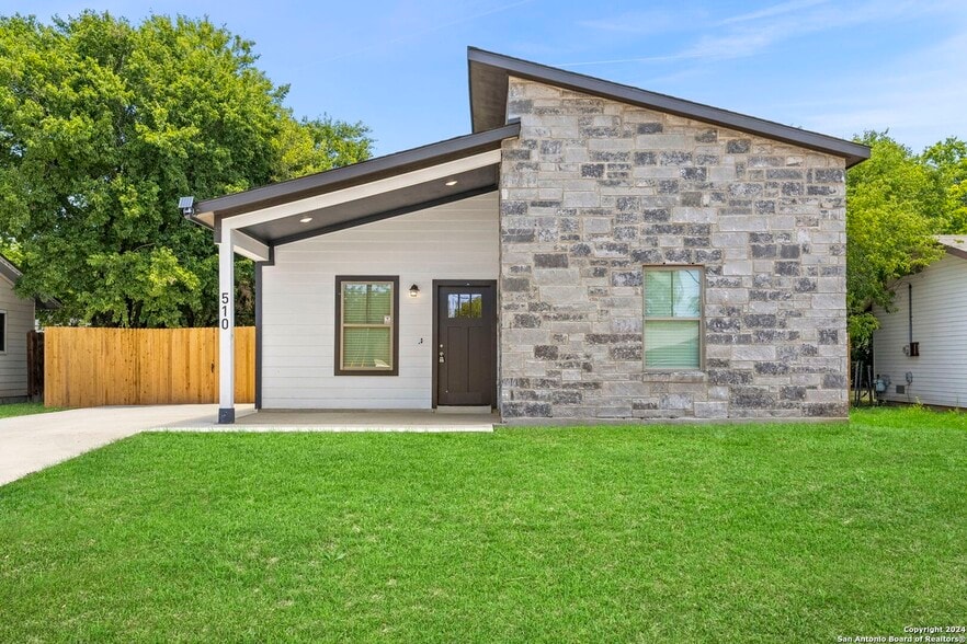 Primary Photo - 510 Carol Crest St