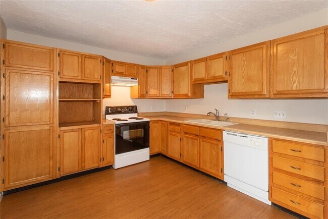Building Photo - 6505 Clubway Ln