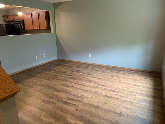 Building Photo - 335 Arianna Pl