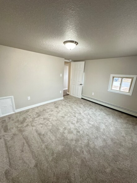 Building Photo - 132 6th St