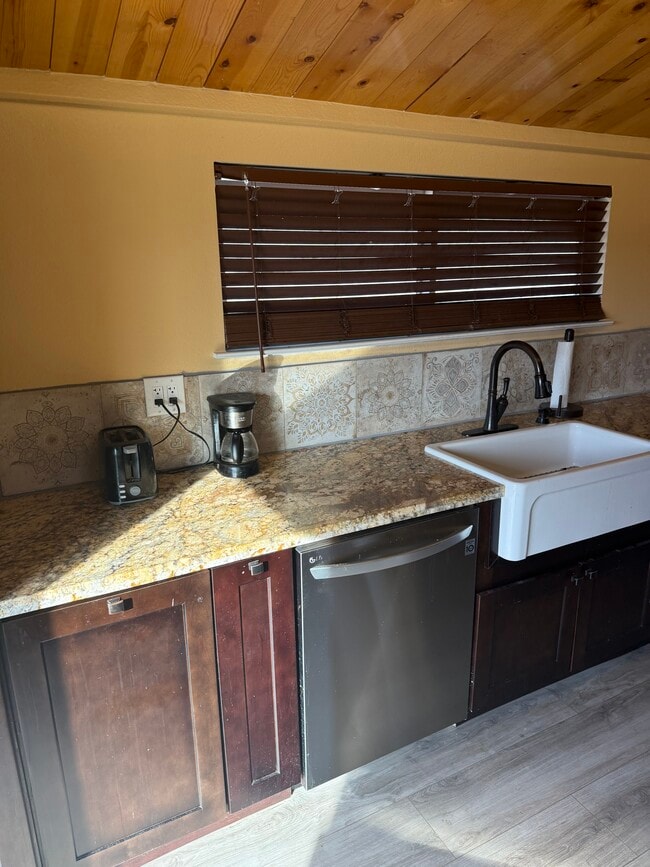 Building Photo - 6230 Pursia Rd