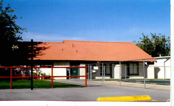 Building Photo - Casa Linda