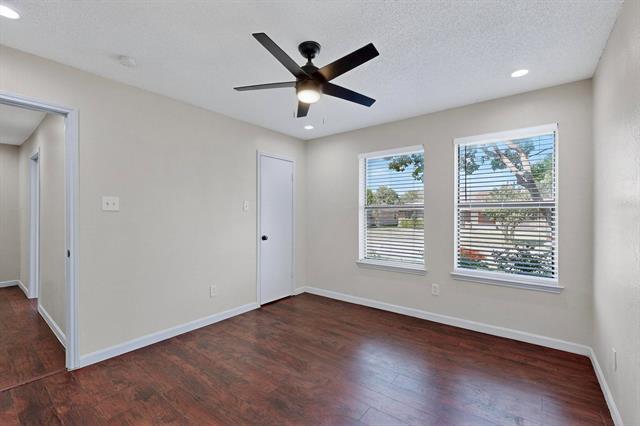 Building Photo - 310 E Amberway Ln