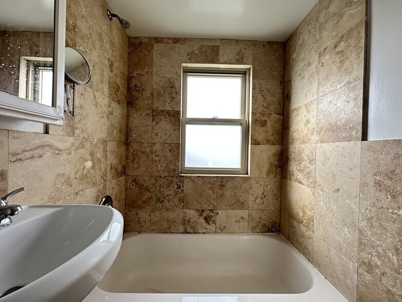 Building Photo - 7632 N Milwaukee Ave