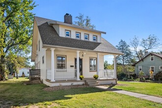 Building Photo - 712 Angenette Ave