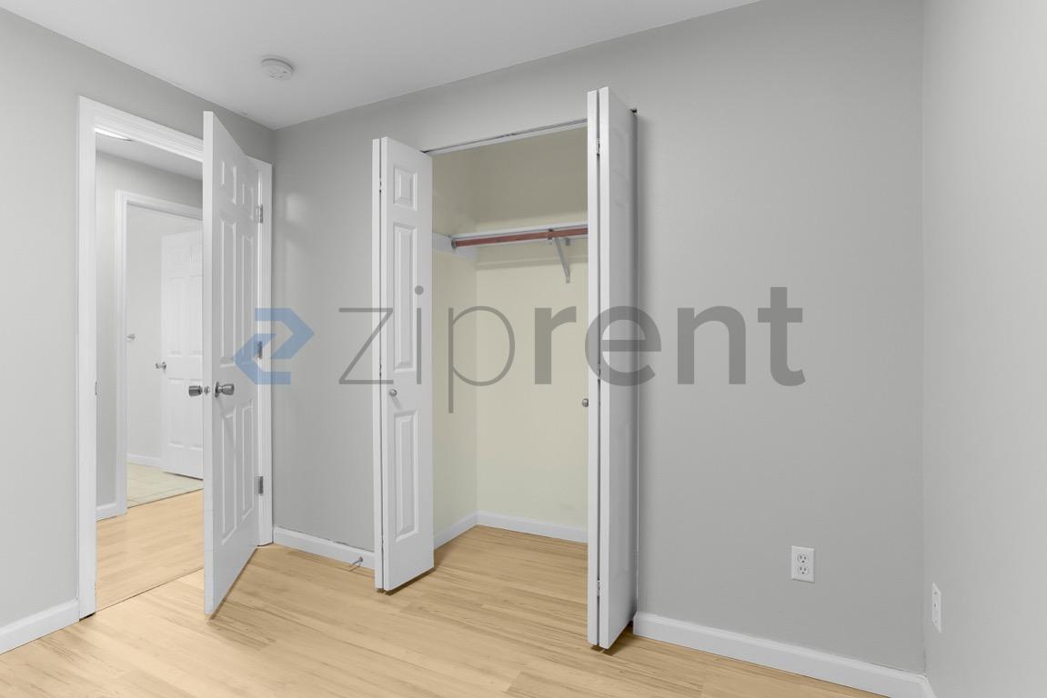 Building Photo - Unit 1