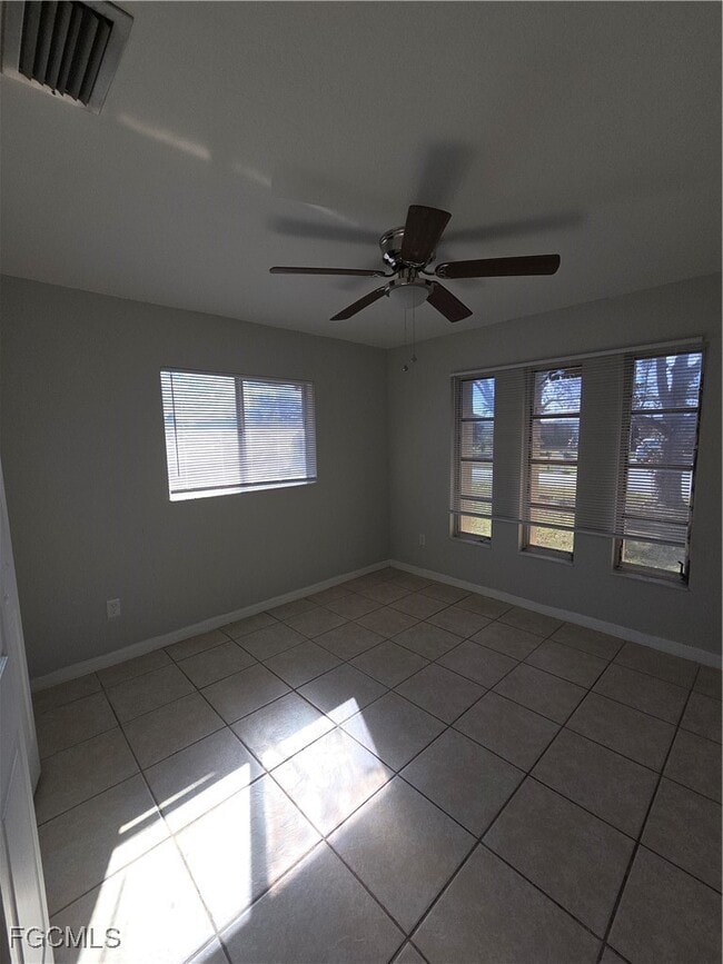 Building Photo - 101 SE 23rd Pl