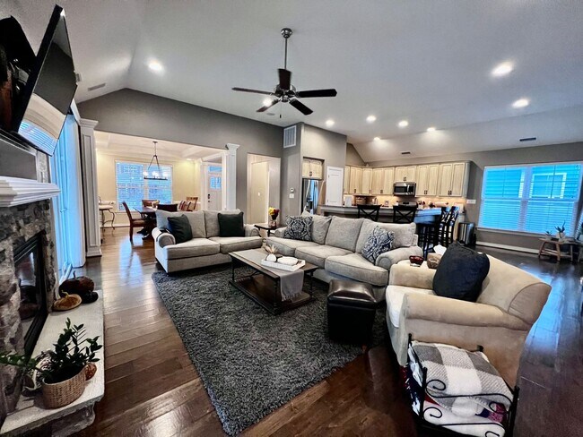 Building Photo - Beautiful Corner Lot, Single Family Home, in Sherwood Lakes.