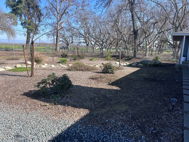 Building Photo - Country home - 3 bed 2 bath!