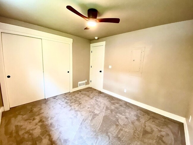 Building Photo - 13THTOWNHOME