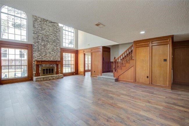 Building Photo - 11918 Glenway Dr