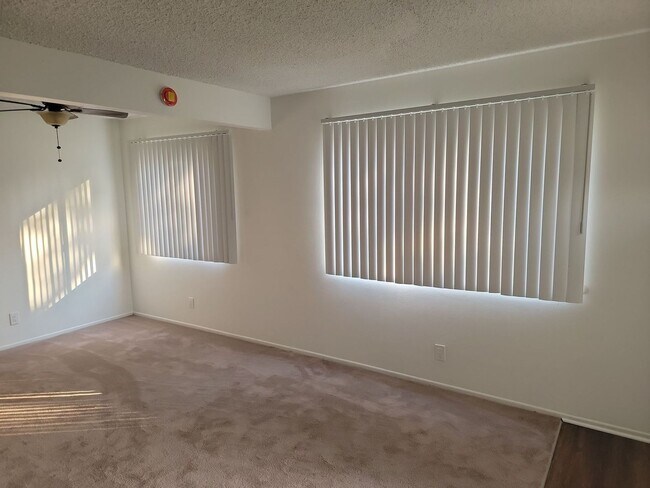 Building Photo - Wonderful 2 bedroom Townhouse close to Pool