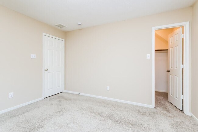 Building Photo - 21639 Kingston Terrace Ln
