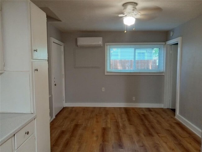 Building Photo - Fully Remodeled 1 bath Washer /Dryer