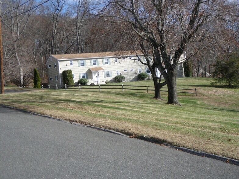 Building Photo - 31 Pilgrim Trl