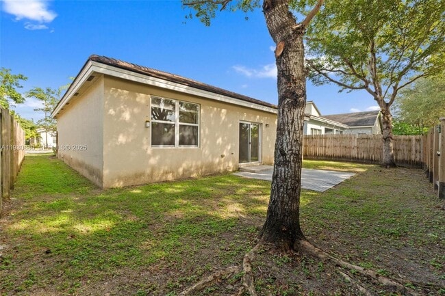 Building Photo - 3448 NE 1st St