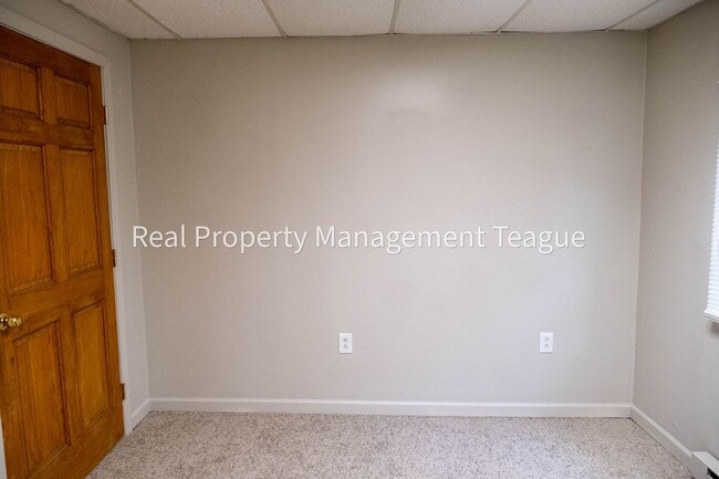 Building Photo - 1 S Main St