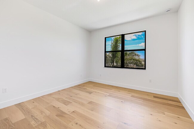 Building Photo - 9451 Riverside Pk Dr