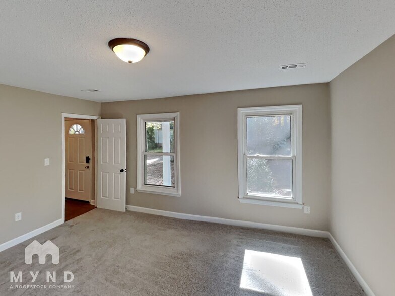 Building Photo - 3203 Whitaker Ct NW