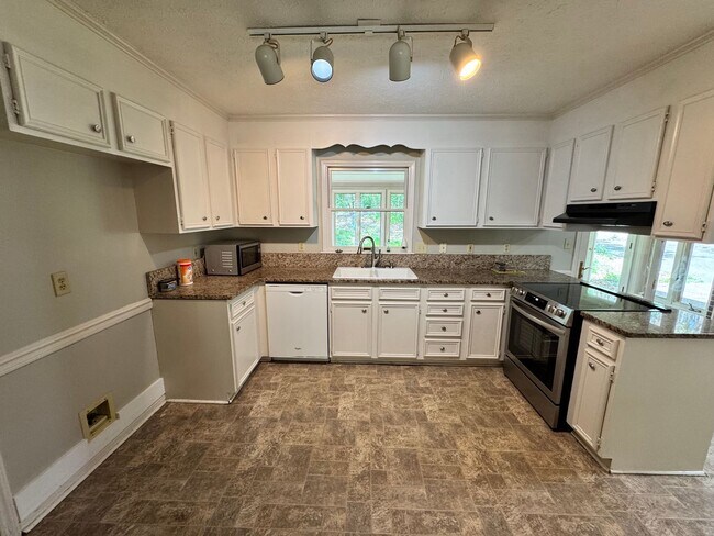 Building Photo - 3/2 convenient to Uptown Shelby, NC as well as the new 74 Bypass