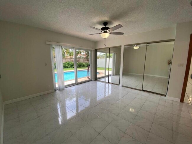 Building Photo - 1230 SE 14th Dr