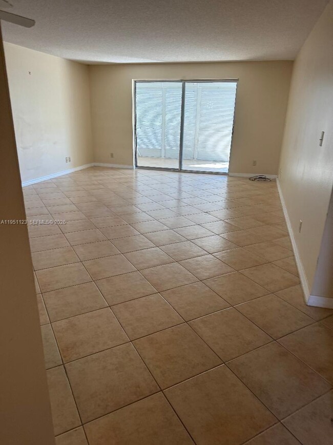 Building Photo - 401 SE 3rd St