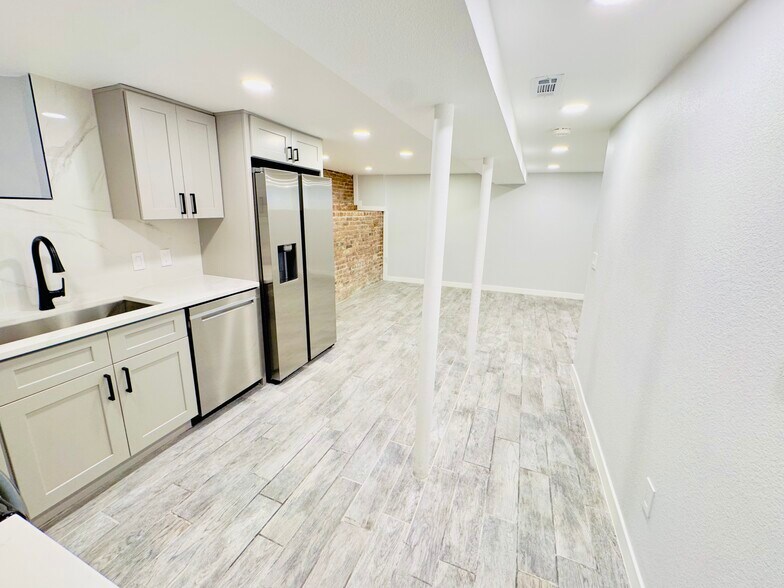 Building Photo - 1107 N Downing St