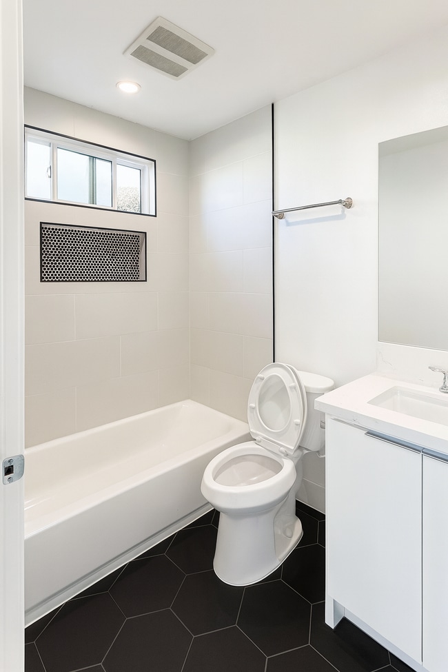 Building Photo - 1500 Arapahoe St