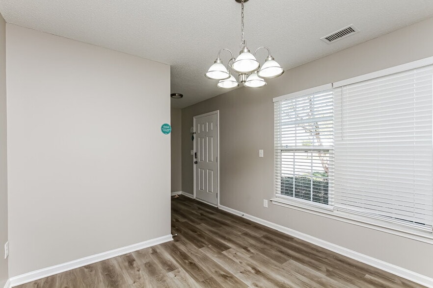 Building Photo - 8534 Appledale Dr