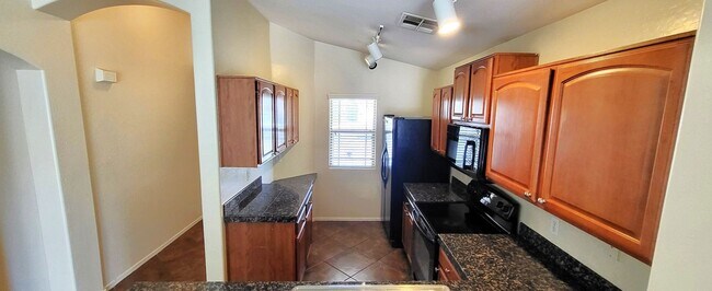 Building Photo - NICE 3 BED 2 BATH CORNER LOT HOME IN MARICOPA!!