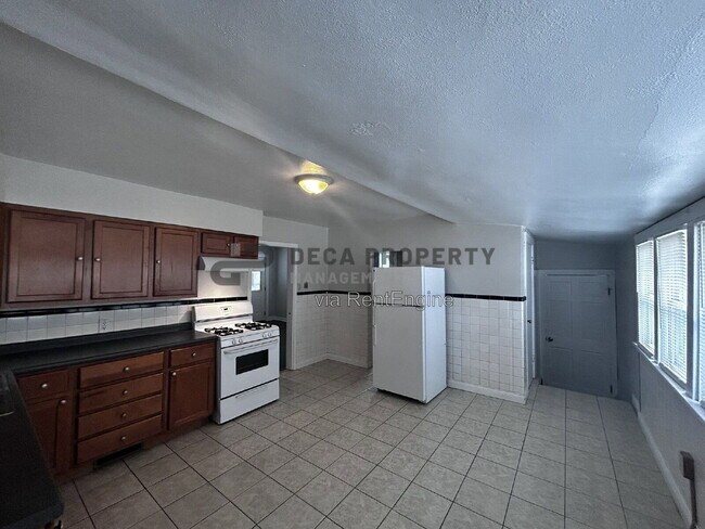Building Photo - 7026 Bancroft Ave