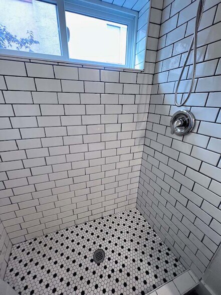 Building Photo - 6235 San Pablo Ave