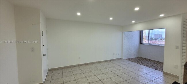 Building Photo - 750 NW 43rd Ave