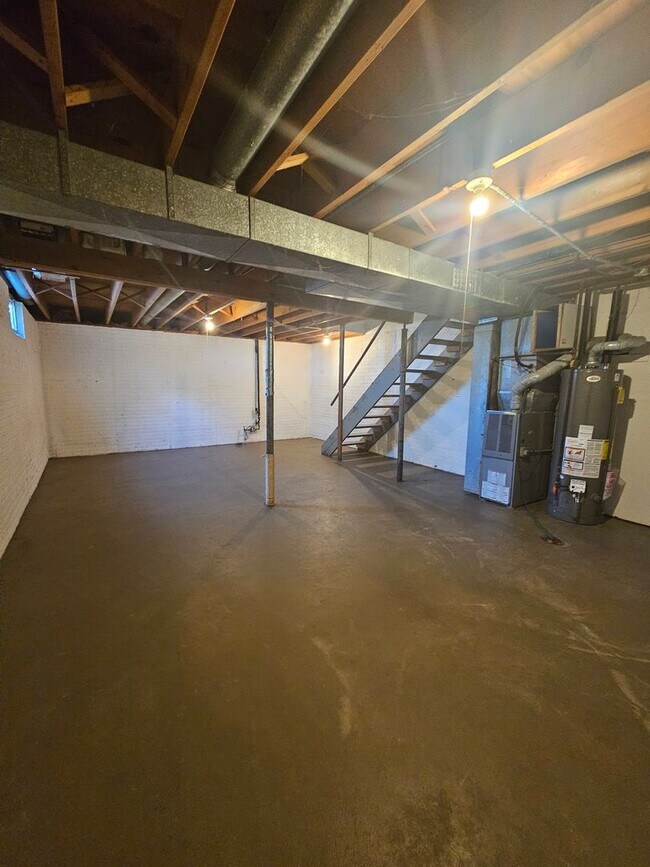 Building Photo - 5710 N Division St