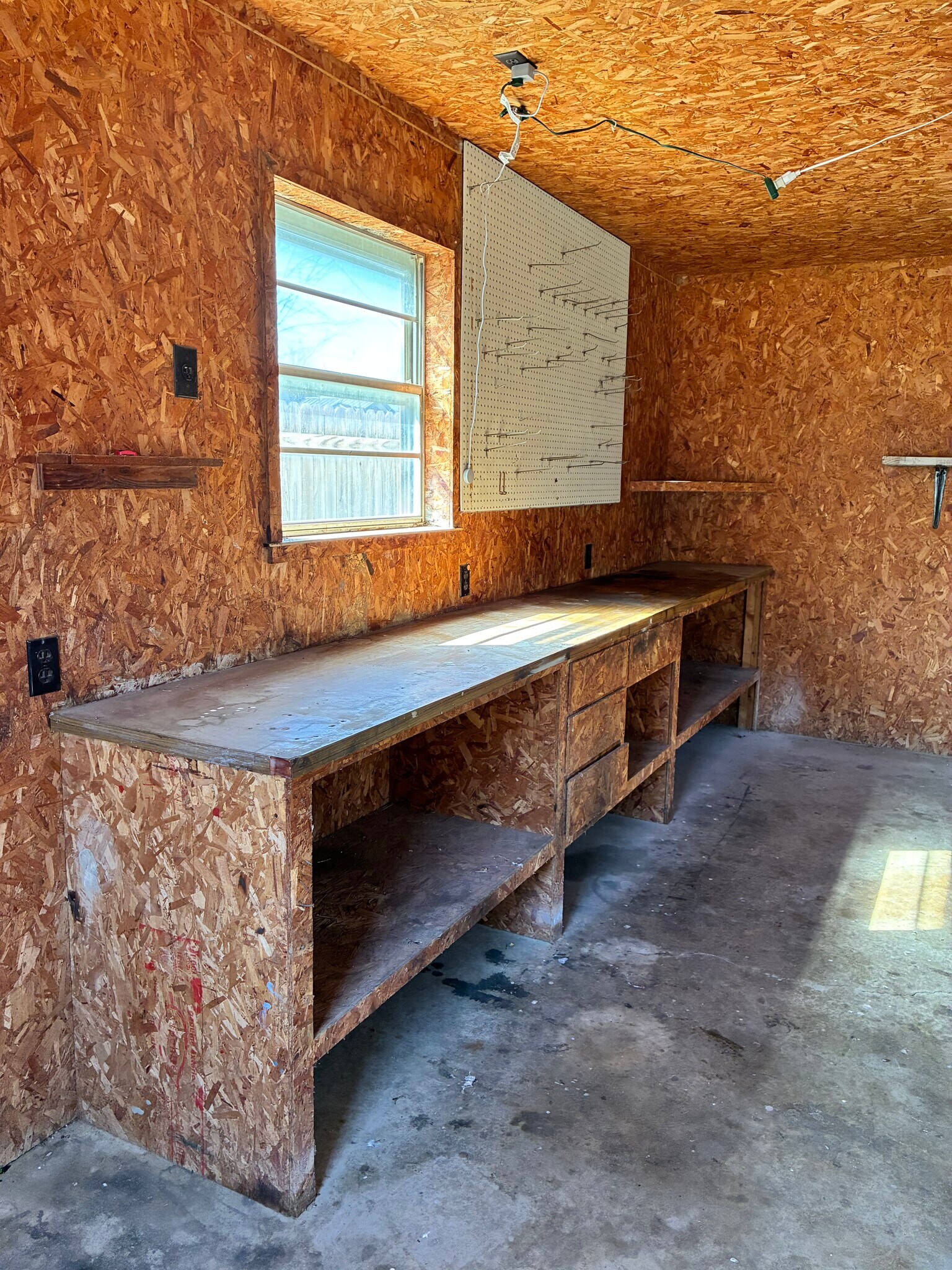 Building Photo - 907 N Osage Ave