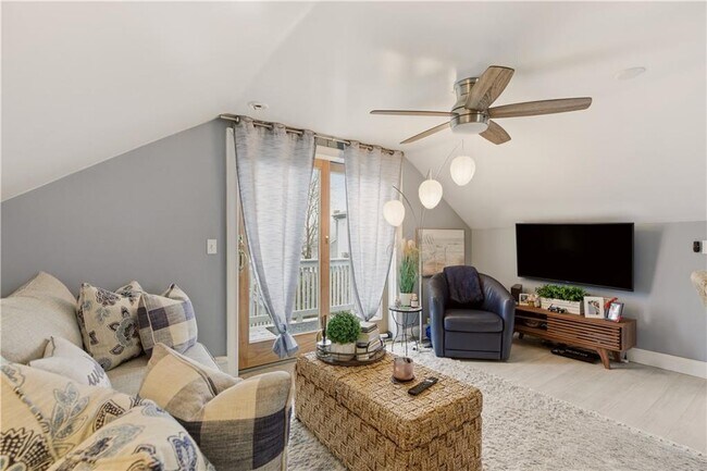 Building Photo - 9 Bacheller St