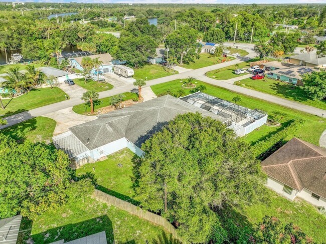Building Photo - 154 SE Naranja Ave