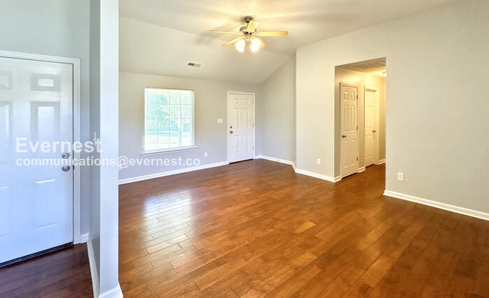 Building Photo - 619 St Clair Ln
