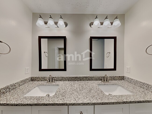 Building Photo - 621 Everlasting Way