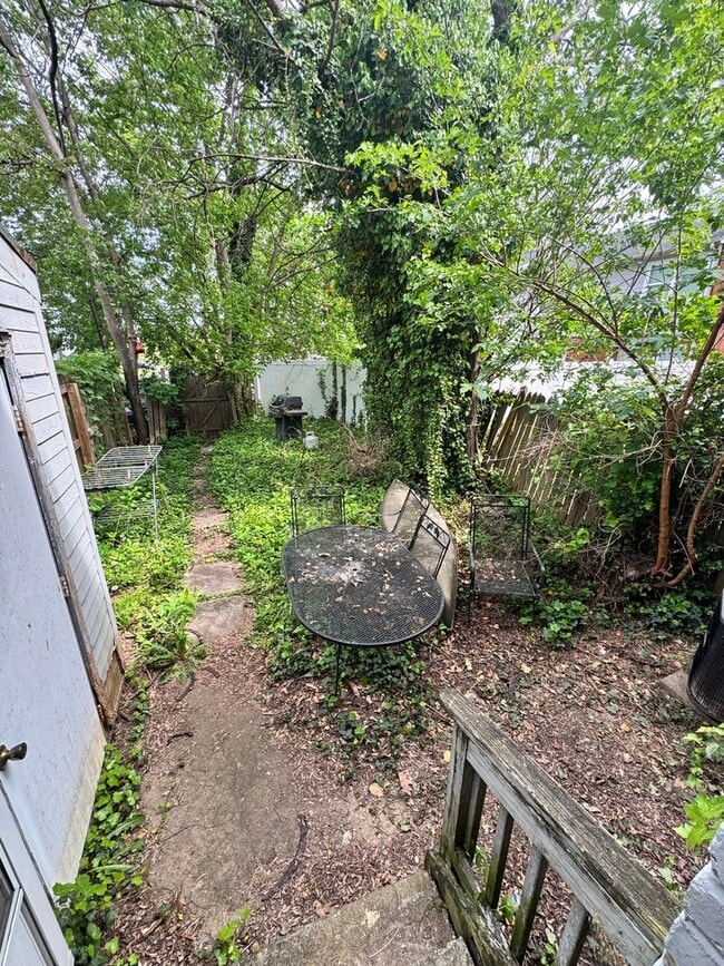 Building Photo - 3 bed 2 bath close to VCU