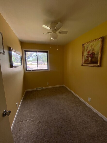 Building Photo - 817 Hiawatha Dr