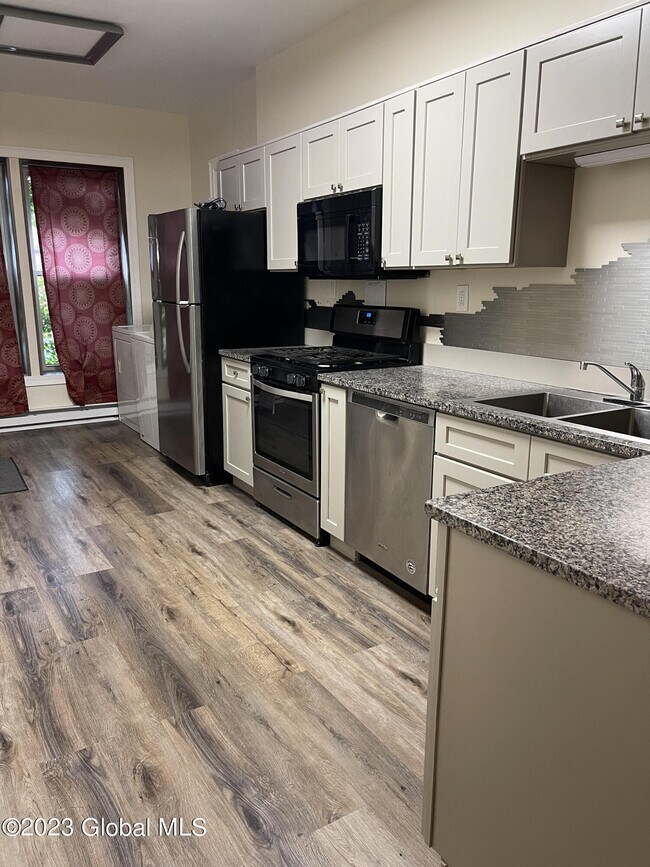 Building Photo - 198 4th St